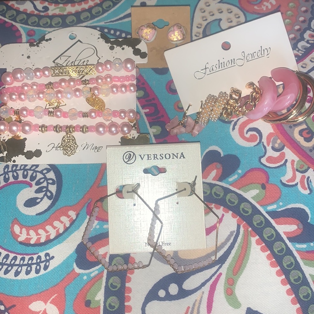 Pink&Gold Accessories lot - 7 pairs of earrings and 5 stretch bracelets,…